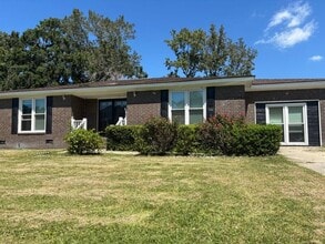 Building Photo - 20 Falkirk Dr