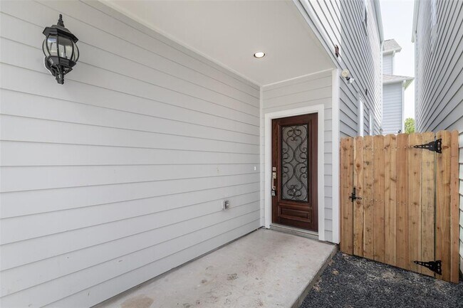 Foto del edificio - 612 Hawthorn Grove Ln