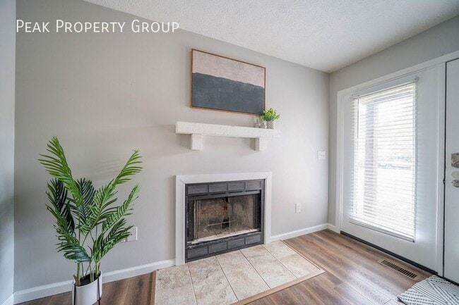 Building Photo - Available in September! Newly Renovated To...