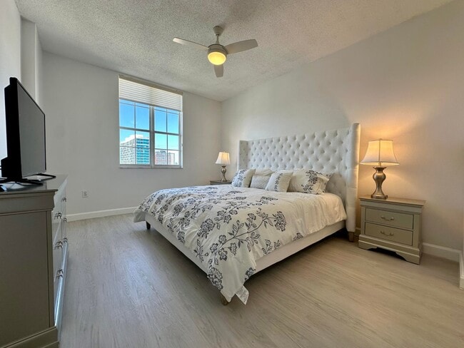 Foto del edificio - 651 Okeechobee Blvd