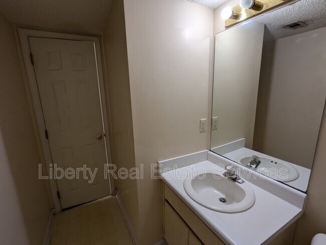 Foto del edificio - 1100 Pineland Ave