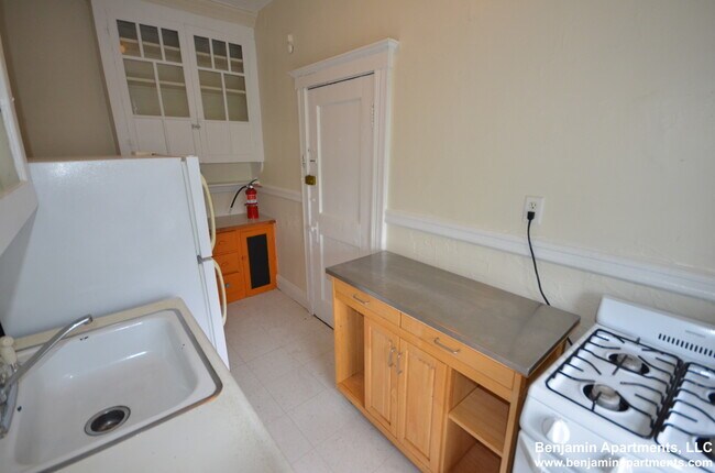 Building Photo - 4 Egremont Rd