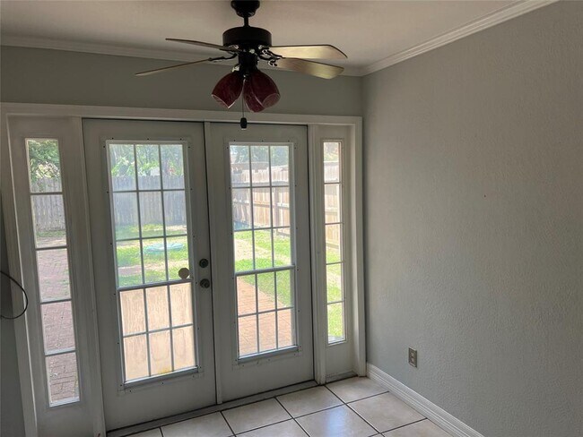 Foto del edificio - 7250 Shady Arbor Ln