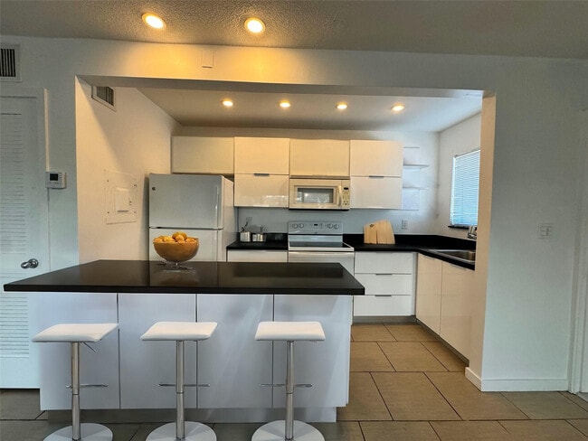 Foto del edificio - 2830 NE 30th Pl