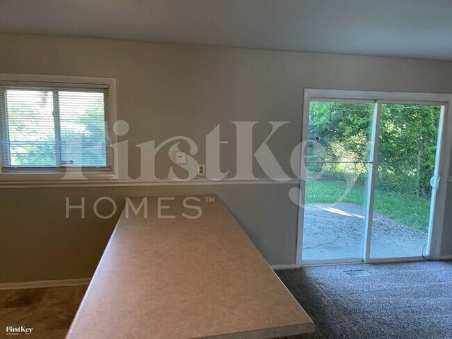 Building Photo - 3639 Ireland Dr