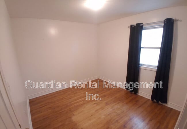 Building Photo - 108 Banning St