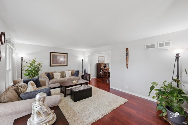 Building Photo - 750 Dunhill Dr