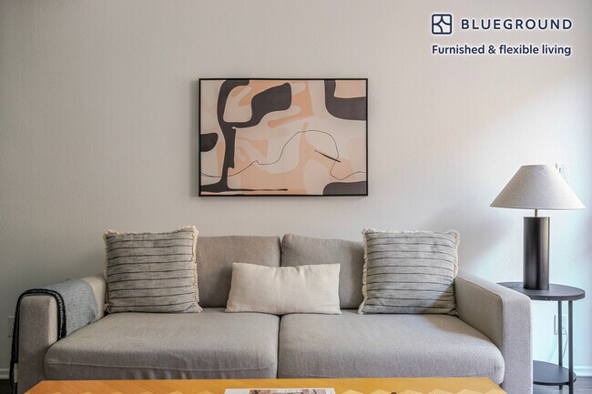 Foto del edificio - 345 Cloverdale Ave