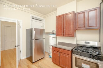 Building Photo - 262 W 26th St