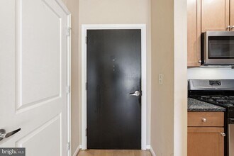 Building Photo - 309 Holland Ln