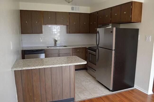 Foto del edificio - 2 Bed Lakewood Condo for Rent Across the S...