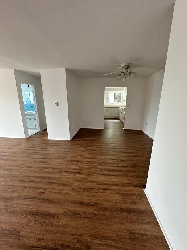 Building Photo - 1860 Axtell Dr