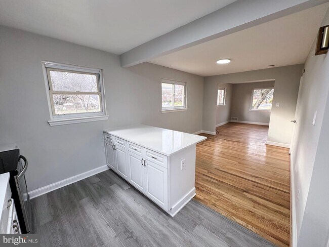 Foto del edificio - 2110 Prichard Rd