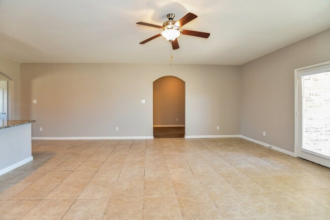 Foto del edificio - 526 Roaring Springs Dr