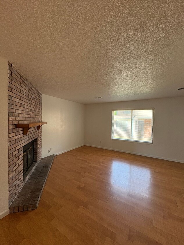Primary Photo - Updated 3 Bedroom 2.5 Bath Townhome