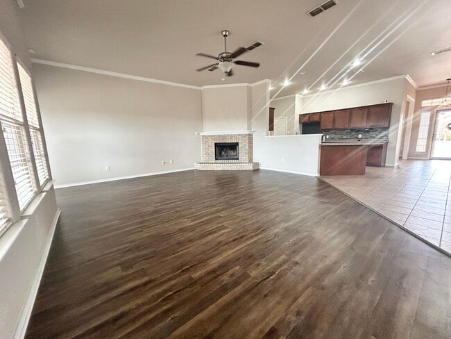 Building Photo - 10601 Clinton Ave