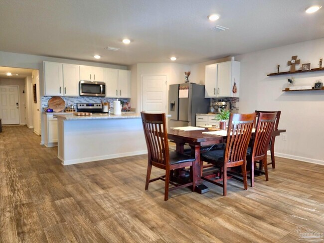 Foto del edificio - 7565 Steeplechase Blvd