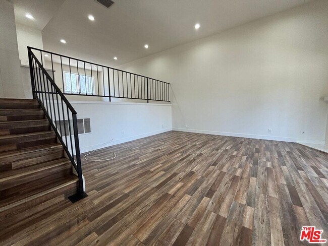 Foto del edificio - 10338 Zelzah Ave