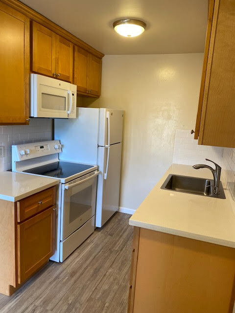 Cocina - 2242 Curtner Apartments
