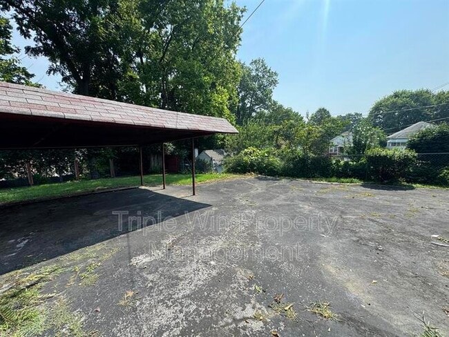 Building Photo - 6905 Woodrow Ave