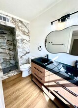 Building Photo - 352 Henson Dr
