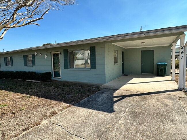 Foto del edificio - 241 Belaire Dr