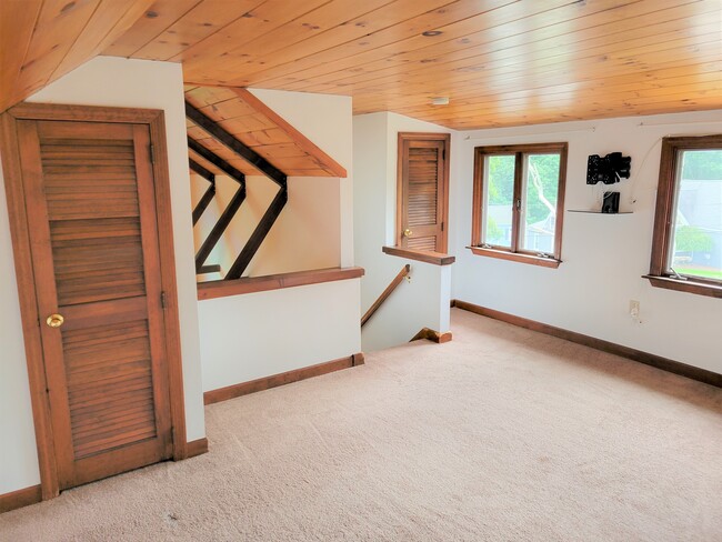 Larger loft bedroom - 54 Station St