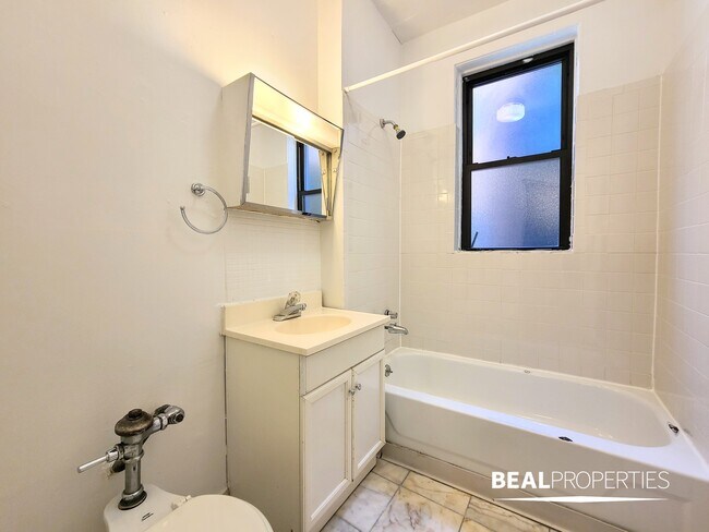 Foto del edificio - 721 W Barry Ave