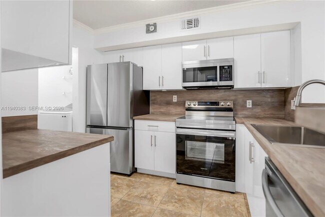 Foto del edificio - 2123 Renaissance Blvd