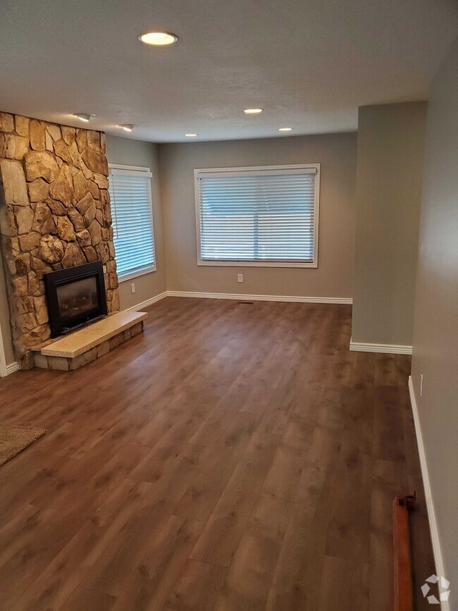 Building Photo - 2751 S 900 E