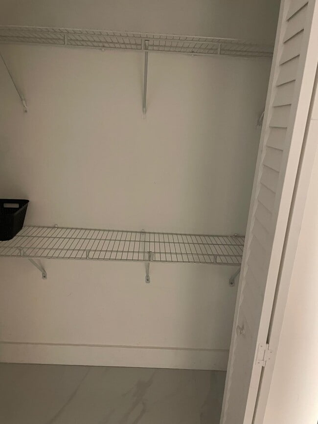 Building Photo - 1033 NW 7th Ter