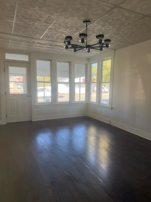 Foto del edificio - 215 W 5th St