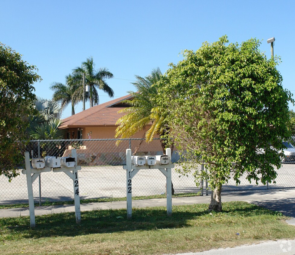 Foto del edificio - 122-124 SW 9th Ave