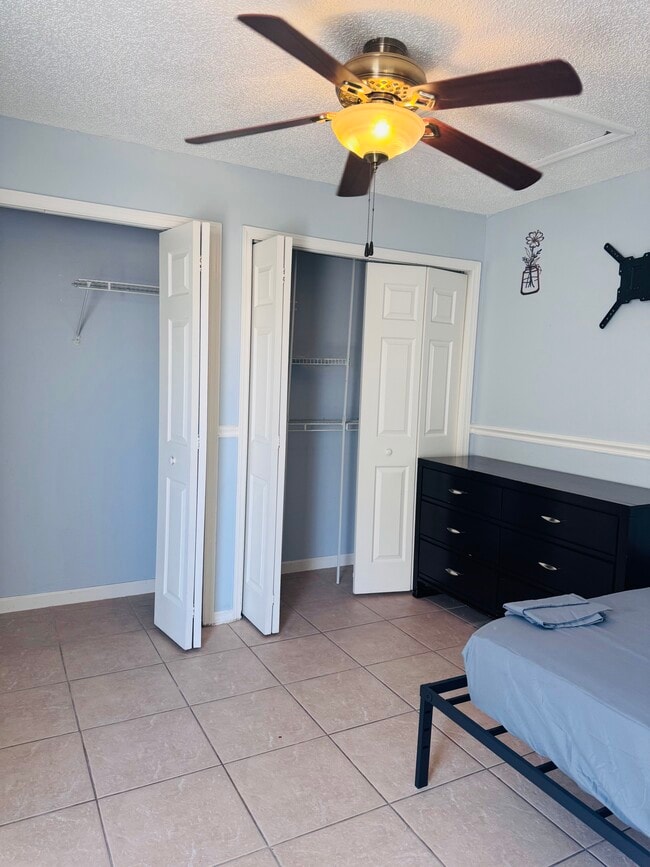 Building Photo - 9455 Dearmont Ave