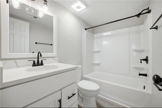 Building Photo - 513 Peak Ct