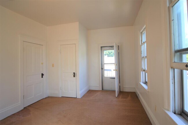 Building Photo - 415 Olive St