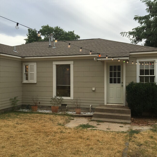 Foto del edificio - 3/1 only minutes from TTU!!