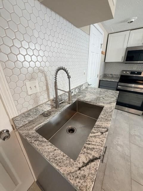 Foto del edificio - 1923 Thompson Ave