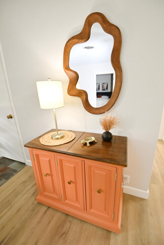 Foto del edificio - 1831 Corby Blvd