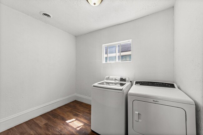 Building Photo - 8302 Sowinski Ave
