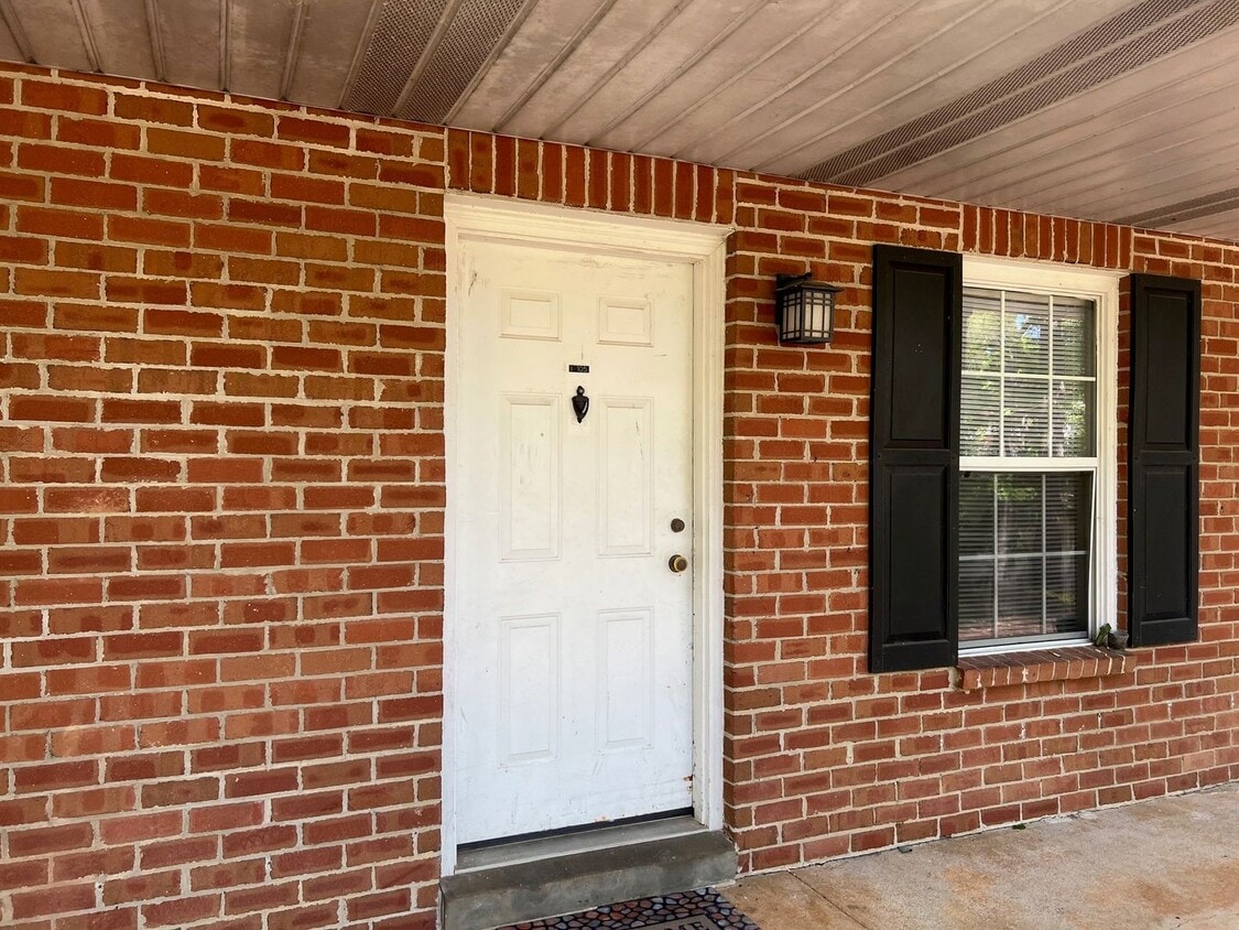 Building Photo - Fall 2026 Awesome 1 Bedroom Apt @ Lakewood Commons!