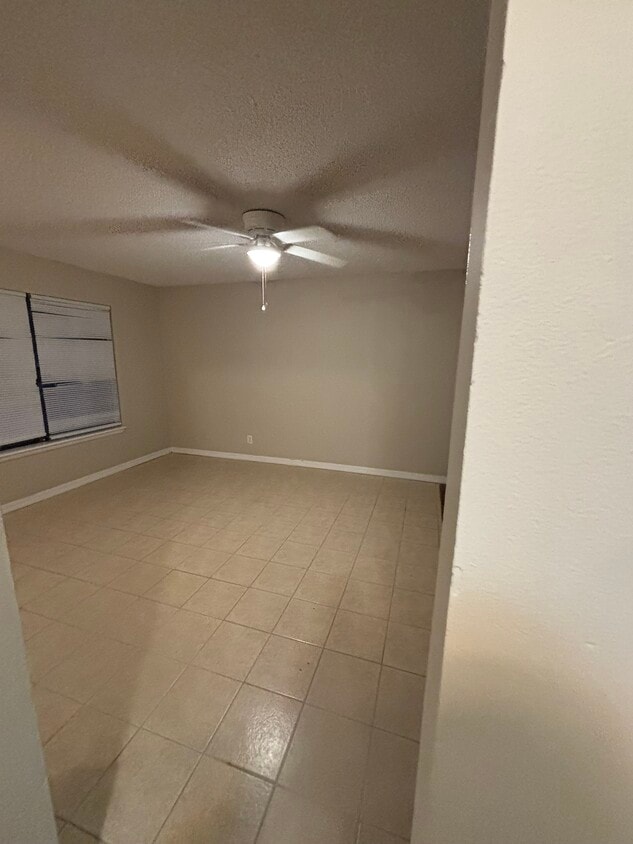 Foto principal - 639 N Betty Jo Dr
