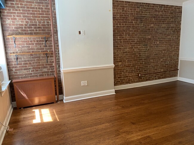 Building Photo - 931 Willow Ave