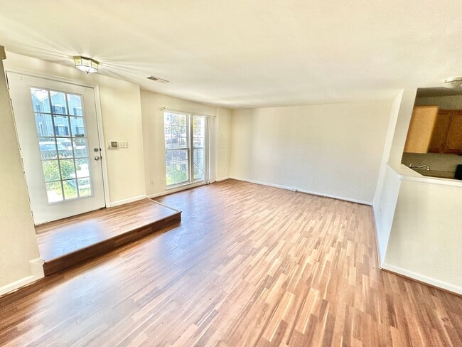 Building Photo - Fantastic 3 Bedroom Townhouse in Wellingto...