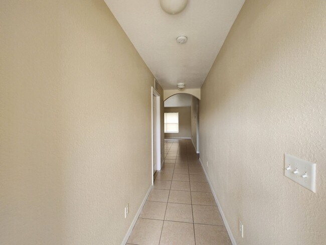 Foto del edificio - 1950-1952 Laverna Ave