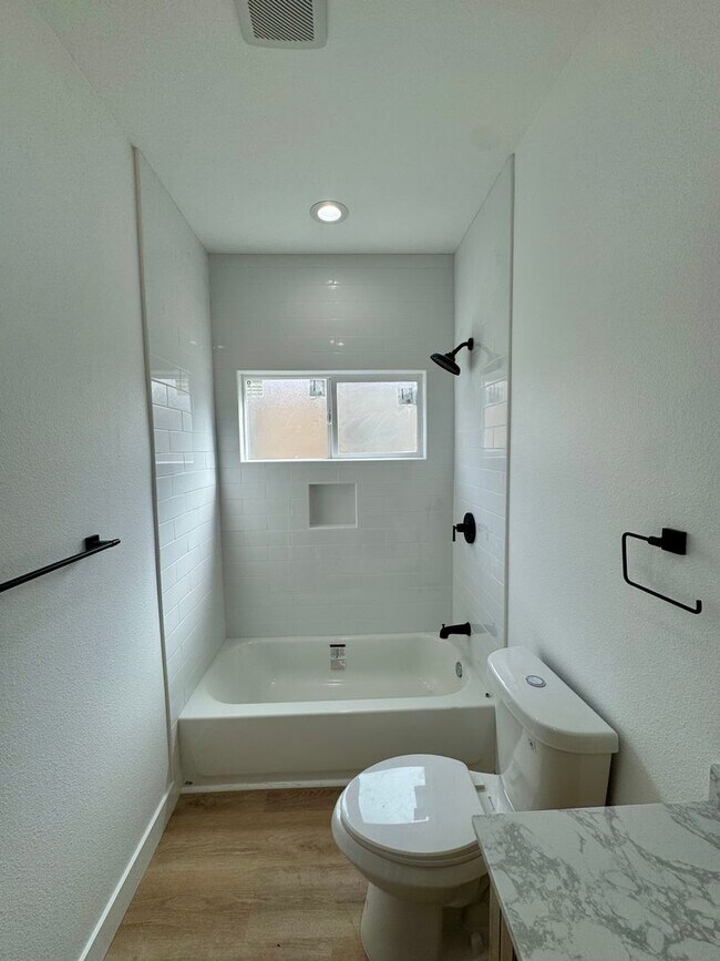 Building Photo - Large New Construction 1 bed 1 Bath Apartment for Rent In Long Beach!
