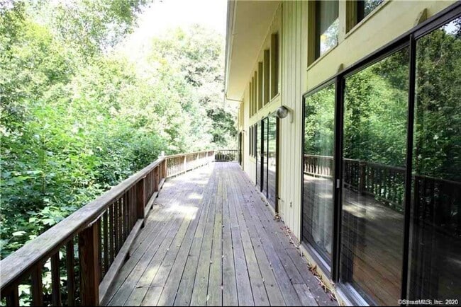 Wrap around deck overlooking Roosevelt Forest - 135 Valley Brook Terrace