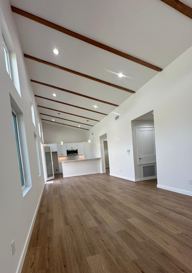 Building Photo - 1853 N Ave 53