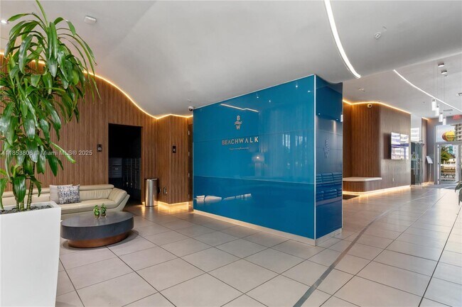 Foto del edificio - 2600 E Hallandale Beach Blvd