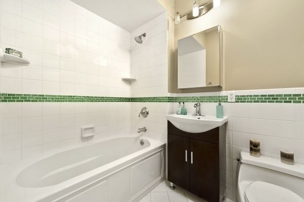 Primary Photo - 42 Meserole St